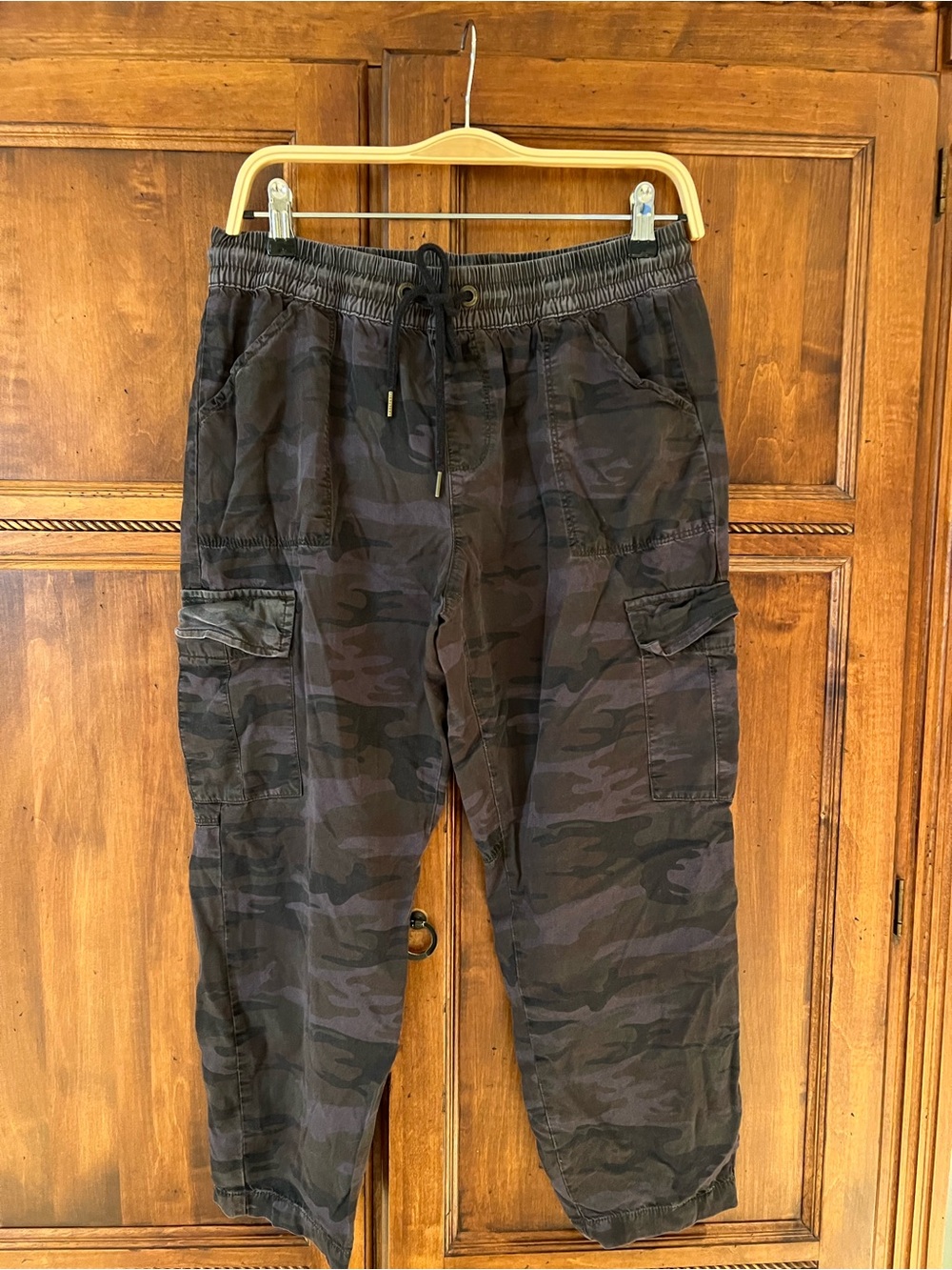 Sanctuary Camo Cargo Elastic Drawstring Pants | Size 28 | Preowned